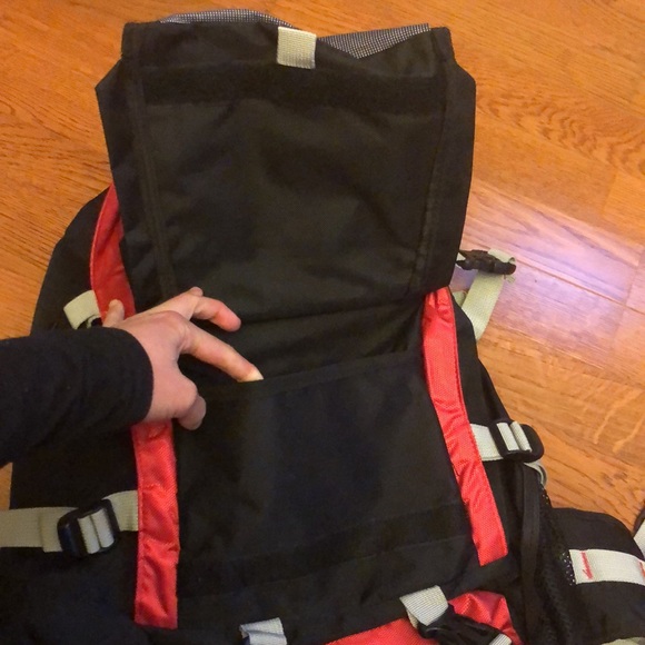 Mid size backpack for hiking camping travelling - Picture 10 of 10